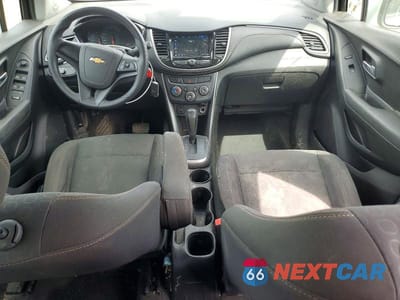 Zdjęcie 8 z 13 samochodu: 2018 CHEVROLET TRAX LS VIN:3GNCJNSB7JL223203 - miniatura