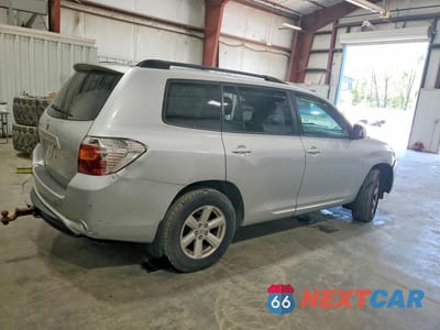 Trzecie zdjęcie samochodu z tyłu: 2010 TOYOTA HIGHLANDER BASE VIN:5TDBK3EH1AS023157 - miniatura