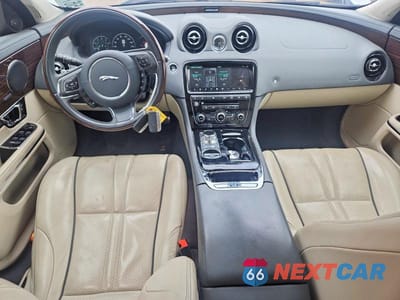 Zdjęcie 8 z 12 samochodu: 2019 JAGUAR XJ R - SPORT VIN:SAJWJ1CD5K8W18089 - miniatura