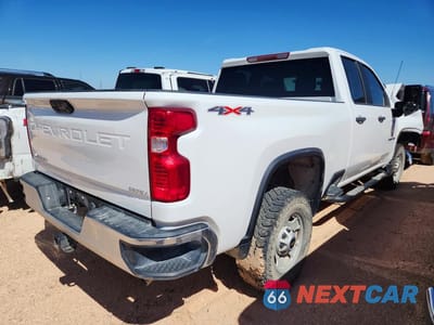 Trzecie zdjęcie samochodu z tyłu: 2022 CHEVROLET SILVERADO K2500 HEAVY DUTY VIN:1GC2YLE78NF295605 - miniatura