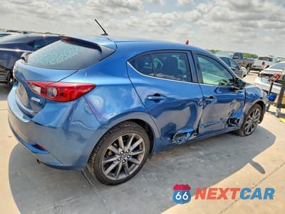 Trzecie zdjęcie samochodu z tyłu: 2018 MAZDA 3 TOURING VIN:3MZBN1L34JM271578 - miniatura