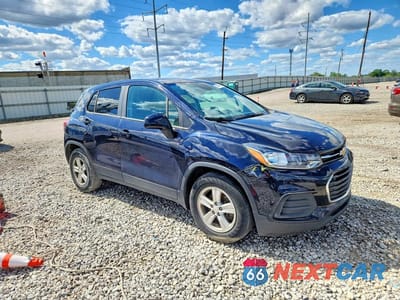 Czwarte zdjęcie samochodu z boku: 2021 CHEVROLET TRAX LS VIN:KL7CJKSB0MB314467 - miniatura