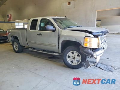 Czwarte zdjęcie samochodu z boku: 2012 CHEVROLET SILVERADO K1500 LT VIN:1GCRKSE79CZ288829 - miniatura