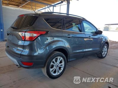 Trzecie zdjęcie samochodu z tyłu: 2018 FORD ESCAPE SE VIN:1FMCU0GD1JUC70855 - miniatura