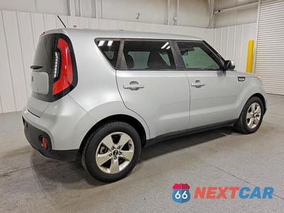 Trzecie zdjęcie samochodu z tyłu: 2018 KIA SOUL BASE VIN:KNDJN2A2XJ7606562 - miniatura