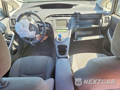 Zdjęcie 8 z 12 samochodu: 2011 TOYOTA PRIUS THREE VIN:JTDKN3DU8B0318864 - miniatura