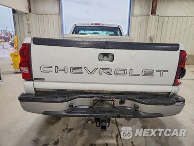 Zdjęcie 6 z 13 samochodu: 2004 CHEVROLET SILVERADO C2500 HEAVY DUTY VIN:1GCHC24U04E282989 - miniatura