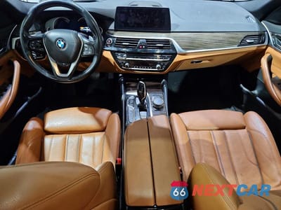 Zdjęcie 8 z 12 samochodu: 2018 BMW 530 XI VIN:WBAJA7C52JWA72057 - miniatura