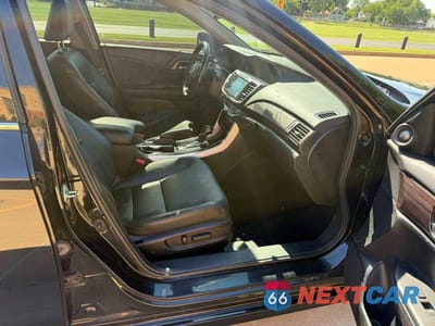Piąte zdjęcie samochodu w środku: 2016 HONDA ACCORD TOURING VIN:1HGCR3F95GA030921 - miniatura