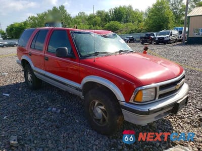 Czwarte zdjęcie samochodu z boku: 1996 CHEVROLET BLAZER VIN:1GNDT13W2T2247048 - miniatura