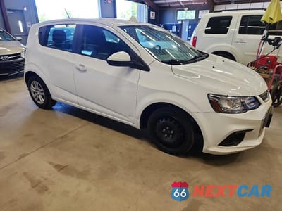 Czwarte zdjęcie samochodu z boku: 2018 CHEVROLET SONIC VIN:1G1JG6SH7J4132925 - miniatura