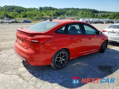 Trzecie zdjęcie samochodu z tyłu: 2015 FORD FOCUS SE VIN:1FADP3F21FL215634 - miniatura