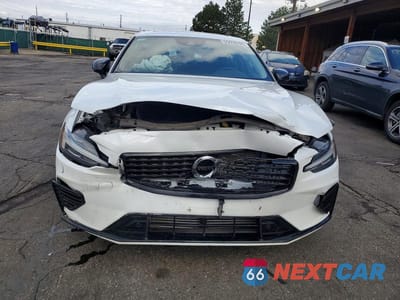 Piąte zdjęcie samochodu w środku: 2022 VOLVO S60 T8 RECHARGE R-DESIGN EXPRESSIO VIN:7JRBR0FZ1NG174518 - miniatura