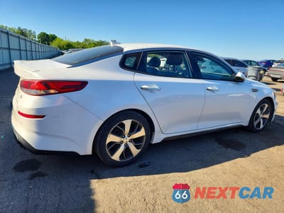Trzecie zdjęcie samochodu z tyłu: 2019 KIA OPTIMA S VIN:5XXGT4L3XKG360378 - miniatura