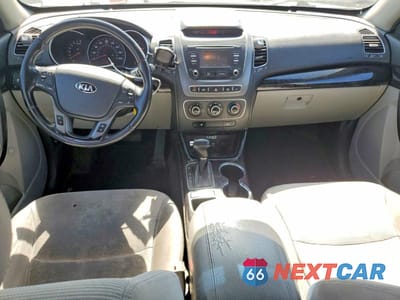 Zdjęcie 8 z 12 samochodu: 2015 KIA SORENTO LX VIN:5XYKTCA67FG561660 - miniatura