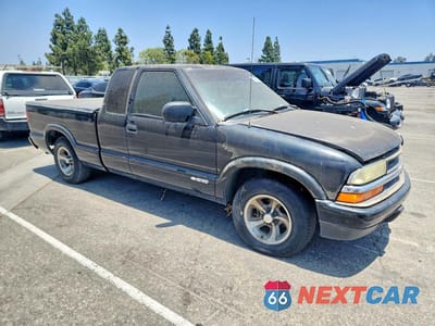 Czwarte zdjęcie samochodu z boku: 2003 CHEVROLET S TRUCK S10 VIN:1GCCS19X338126811 - miniatura