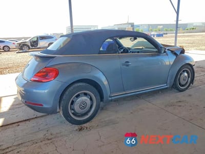 Trzecie zdjęcie samochodu z tyłu: 2016 VOLKSWAGEN BEETLE S/SE VIN:3VW517AT9GM821249 - miniatura