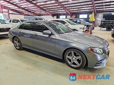 Czwarte zdjęcie samochodu z boku: 2017 MERCEDES-BENZ E 300 4MATIC VIN:WDDZF4KB9HA030976 - miniatura