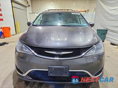 Piąte zdjęcie samochodu w środku: 2017 CHRYSLER PACIFICA TOURING L VIN:2C4RC1BG3HR636086 - miniatura