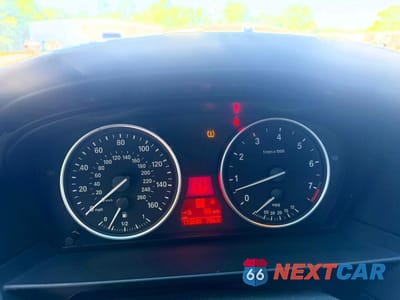 Zdjęcie 8 z 10 samochodu: 2010 BMW 528 XI VIN:WBANV1C50AC159960 - miniatura