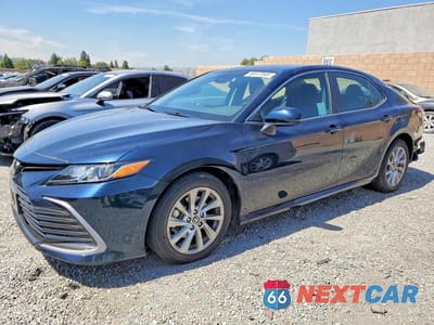 2021 TOYOTA CAMRY LE 4T1C11AKXMU576141 - główne zdjęcie licytacji z USA - miniatura