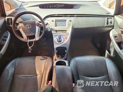 Zdjęcie 8 z 12 samochodu: 2012 TOYOTA PRIUS FOUR VIN:JTDKN3DU4C1535713 - miniatura