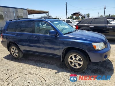 Czwarte zdjęcie samochodu z boku: 2005 TOYOTA HIGHLANDER LIMITED VIN:JTEDP21A550080821 - miniatura