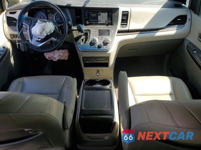 Zdjęcie 8 z 13 samochodu: 2016 TOYOTA SIENNA XLE 8-PASSENGER VIN:5TDYK3DC1GS749397 - miniatura
