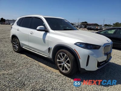 Czwarte zdjęcie samochodu z boku: 2024 BMW X5 XDRIVE40I VIN:5UX23EU03R9V29179 - miniatura