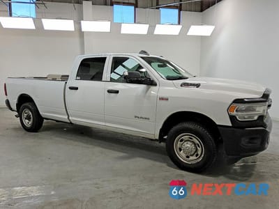 Czwarte zdjęcie samochodu z boku: 2019 RAM 2500 TRADESMAN VIN:3C6UR4HJ9KG573755 - miniatura