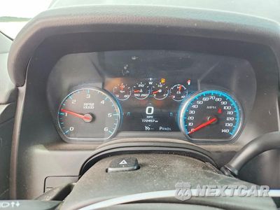 Zdjęcie 9 z 13 samochodu: 2017 CHEVROLET SUBURBAN C1500 LT VIN:1GNSCHKC9HR305727 - miniatura