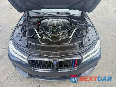 Piąte zdjęcie samochodu w środku: 2018 BMW 750 XI VIN:WBA7F2C55JB238705 - miniatura