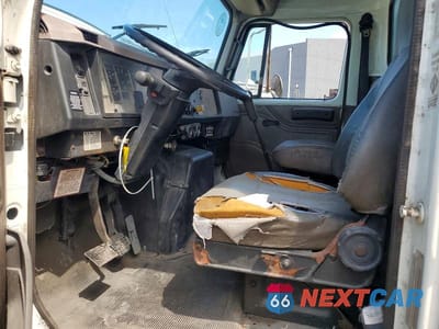 Piąte zdjęcie samochodu w środku: 1999 INTERNATIONAL 4900 BOX TRUCK VIN:1HTSDAAN7XH212535 - miniatura