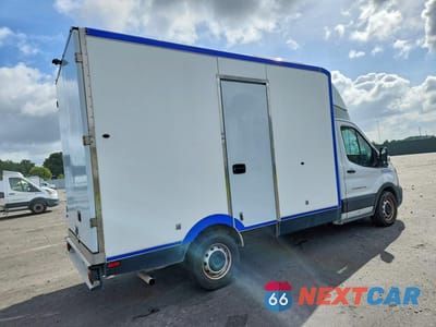 Trzecie zdjęcie samochodu z tyłu: 2022 FORD TRANSIT DELIVERY TRUCK VIN:1FDBW5Z87NKA01604 - miniatura