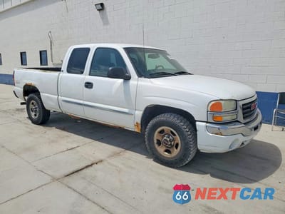 Czwarte zdjęcie samochodu z boku: 2004 GMC NEW SIERRA K1500 VIN:1GTEK19T84Z191574 - miniatura