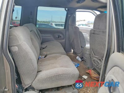 Zdjęcie 10 z 12 samochodu: 1999 CHEVROLET SUBURBAN K1500 VIN:3GNFK16R9XG232416 - miniatura