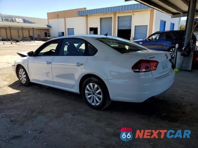 Drugie zdjęcie samochodu z przodu: 2012 VOLKSWAGEN PASSAT S VIN:1VWAH7A31CC066944 - miniatura