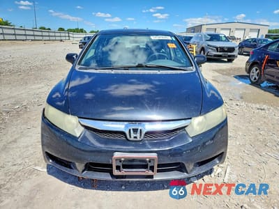 Piąte zdjęcie samochodu w środku: 2010 HONDA CIVIC LX VIN:19XFA1F58AE027990 - miniatura