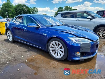 Czwarte zdjęcie samochodu z boku: 2016 TESLA MODEL S VIN:5YJSA1E26GF143407 - miniatura