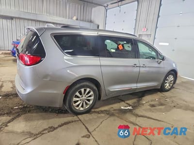 Trzecie zdjęcie samochodu z tyłu: 2017 CHRYSLER PACIFICA TOURING L VIN:2C4RC1BG3HR539583 - miniatura