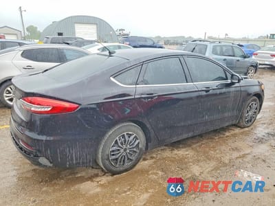 Trzecie zdjęcie samochodu z tyłu: 2019 FORD FUSION S VIN:3FA6P0G77KR198724 - miniatura