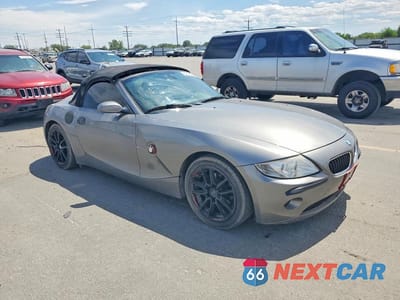 Czwarte zdjęcie samochodu z boku: 2004 BMW Z4 2.5 VIN:4USBT33574LS52965 - miniatura