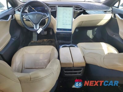 Zdjęcie 8 z 12 samochodu: 2015 TESLA MODEL S VIN:5YJSA1E2XFF112806 - miniatura