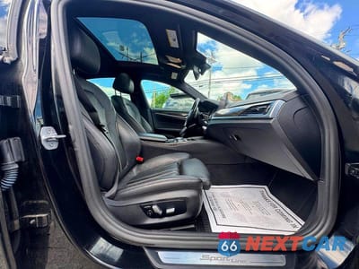 Piąte zdjęcie samochodu w środku: 2019 BMW 530 XI VIN:WBAJA7C50KG910112 - miniatura