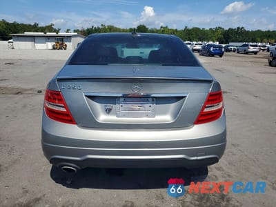 Zdjęcie 6 z 12 samochodu: 2013 MERCEDES-BENZ C 250 VIN:WDDGF4HB6DR296384 - miniatura