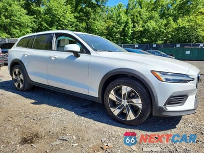 Czwarte zdjęcie samochodu z boku: 2020 VOLVO V60 CROSS COUNTRY T5 MOMENTUM VIN:YV4102WK0L1041863 - miniatura