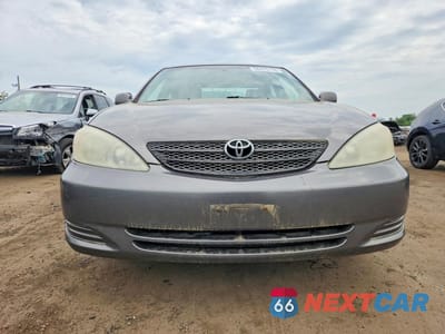 Piąte zdjęcie samochodu w środku: 2002 TOYOTA CAMRY XLE V6 VIN:4T1BF30K52U513679 - miniatura