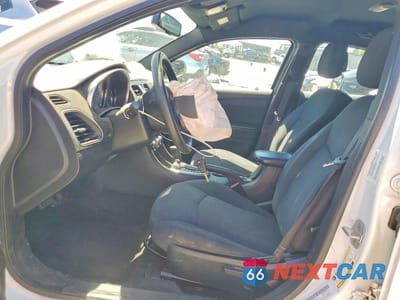 Zdjęcie 7 z 12 samochodu: 2013 CHRYSLER 200 LX VIN:1C3CCBAB3DN685995 - miniatura