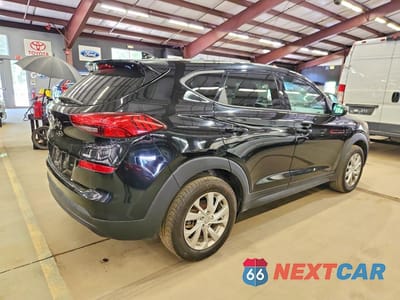 Trzecie zdjęcie samochodu z tyłu: 2019 HYUNDAI TUCSON SE VIN:KM8J2CA4XKU885462 - miniatura