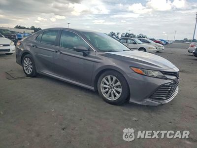 Czwarte zdjęcie samochodu z boku: 2018 TOYOTA CAMRY LE VIN:4T1B11HK4JU141399 - miniatura